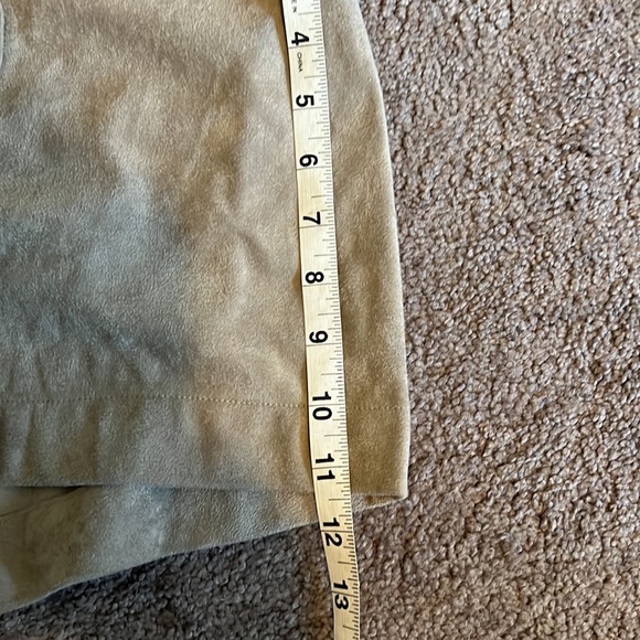 Cupcakes and Cashmere size 6 shorts faux suede - Picture 9 of 10
